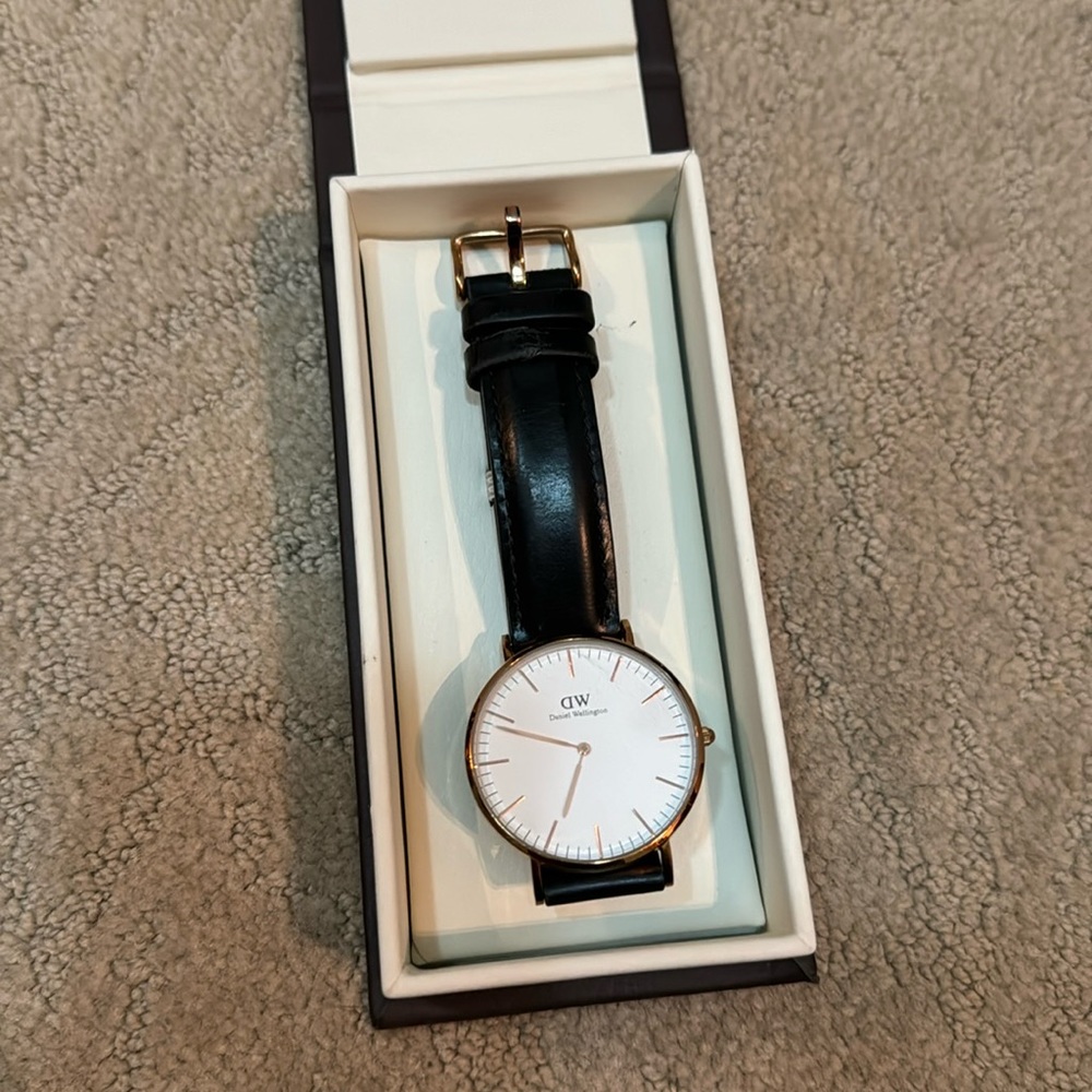 Daniel Wellington Watch - image 1